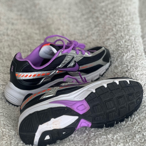 SOLD Women’s Nike Sneaker - Picture 4 of 5